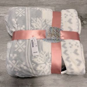 NWT - La Vie En Rose Blanket